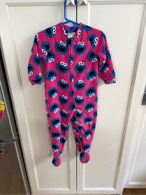 Sesame Street 18m Cookie Monster Pink Fleece One-Piece Pajamas